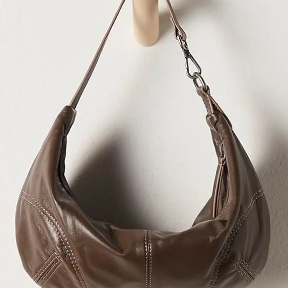 Gorgeous. Free People Real World Clutch❤️ NWOT leather - Picture 3 of 5